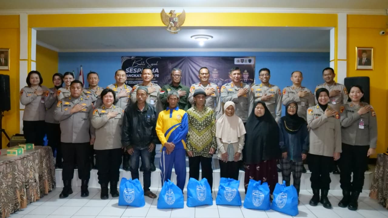 Siswa SESPIMMA Polri Angkatan ke-76 Berbagi 150 Paket Sembako untuk Warga Desa Langen