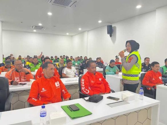 Gandeng Ojol dan Opang, Ditlantas Polda Jambi Edukasi Safety Riding