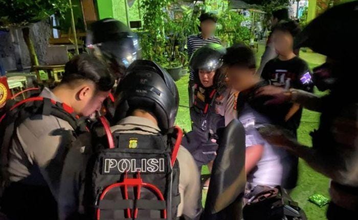 Patroli Kamtibmas, Brimob Polda Metro Amankan 4 Pemuda Diduga Bawa Ganja