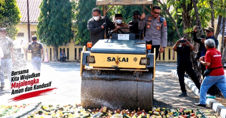 Polres Majalengka Musnahkan Ribuan Botol Miras, Tekad Tekan Peredaran Hingga Titik Nol