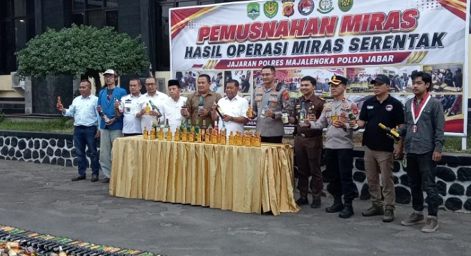 Keempat Kalinya dalam Dua Bulan, Polres Majalengka Musnahkan 2.348 Botol Miras