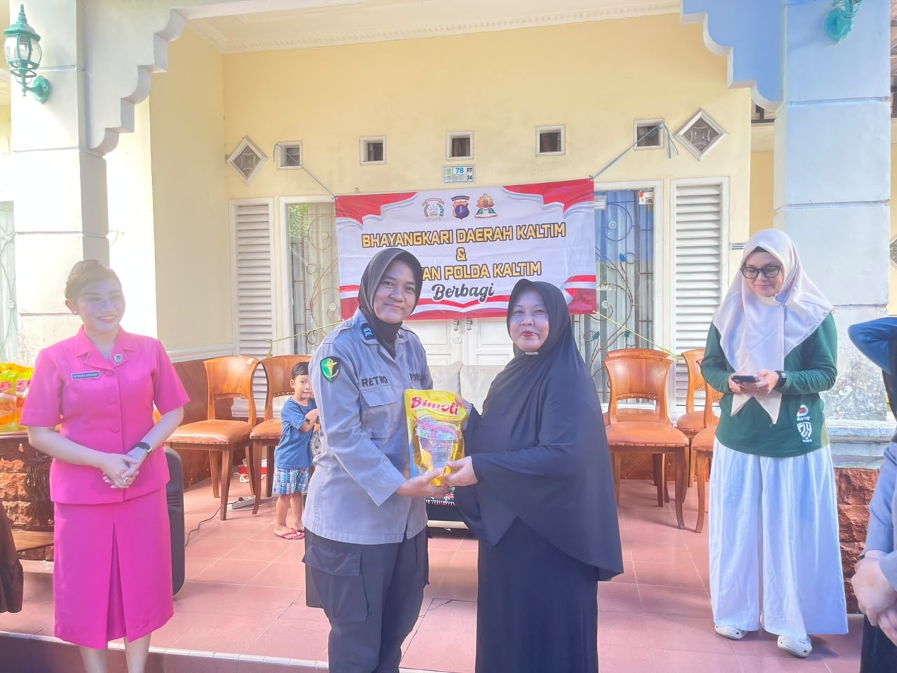 Polwan dan Bhayangkari Polda Kaltim Berbagi, Wujud Nyata Kepedulian untuk Warga