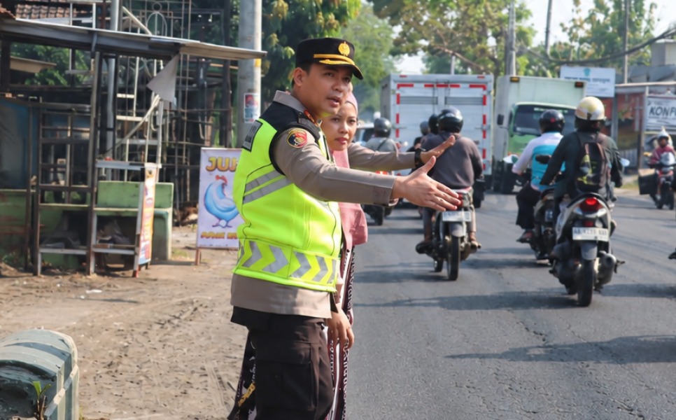Dukung Program Kapolri "Polisi Bersama Masyarakat", Kapolres dan Wakapolres Bantul Turun Langsung Atur Lalu Lintas