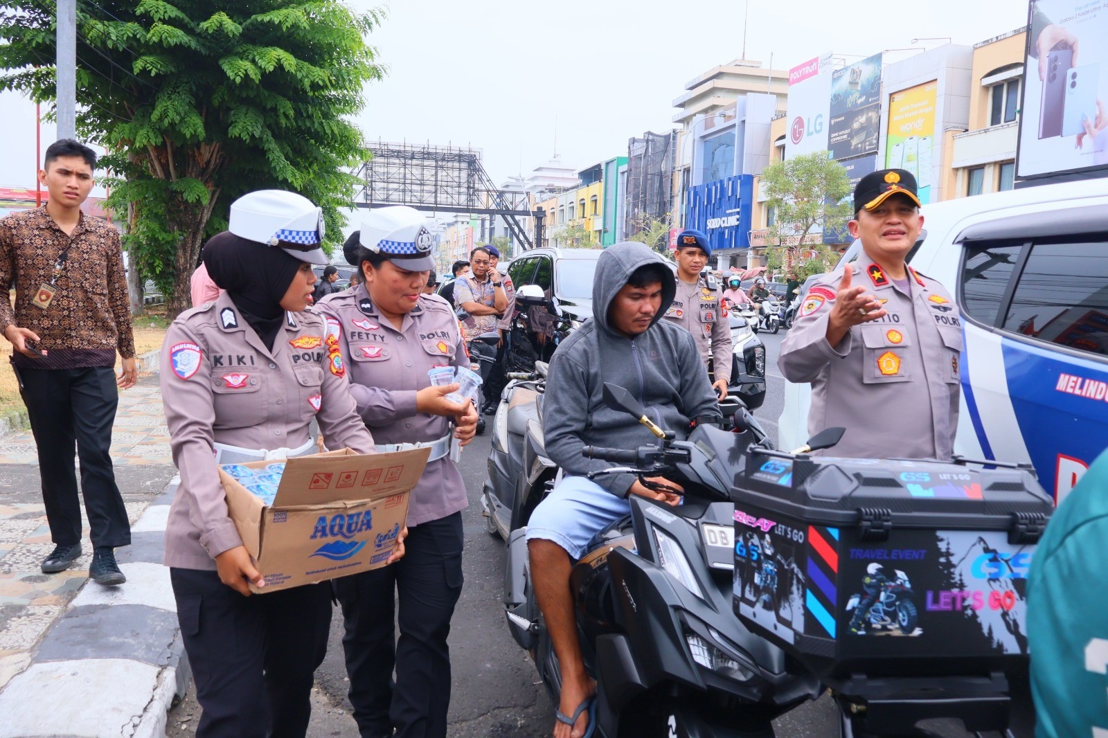 Wakapolda Sulut Turun Langsung Pantau Pengamanan Antrean BBM di Sejumlah SPBU di Kota Manado