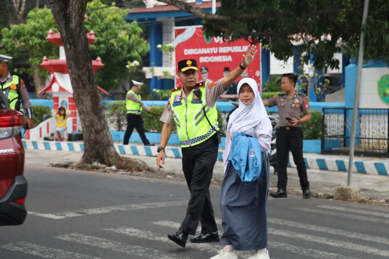 Peduli Keselamatan Pelajar, Wakapolda Bengkulu Turun Langsung Atur Lalu Lintas
