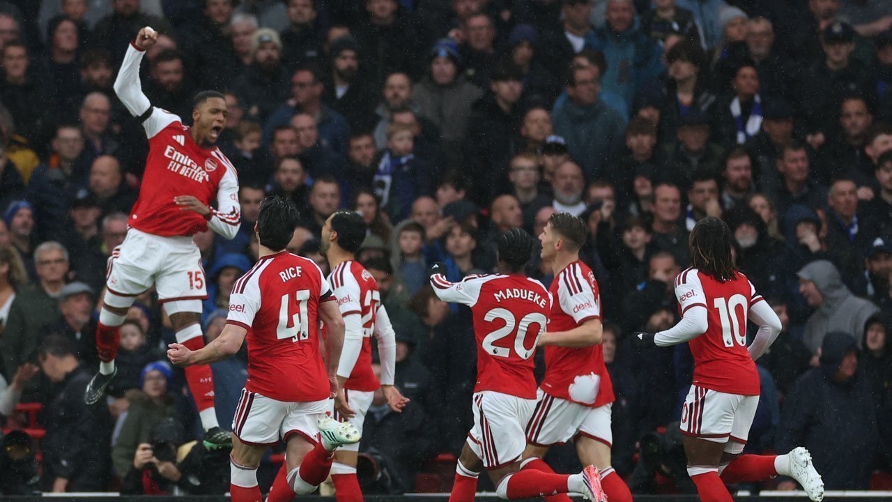 Bek Tengah Arsenal Cetak Gol Mengalahkan Everton 2-0 Tanpa Balas