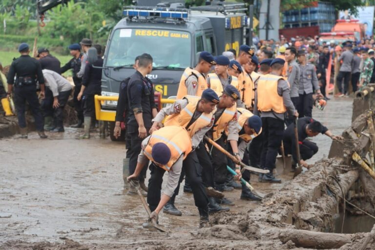 Jalur Denpasar - Gilimanuk Sempat Lumpuh Dilanda Banjir Bandang 