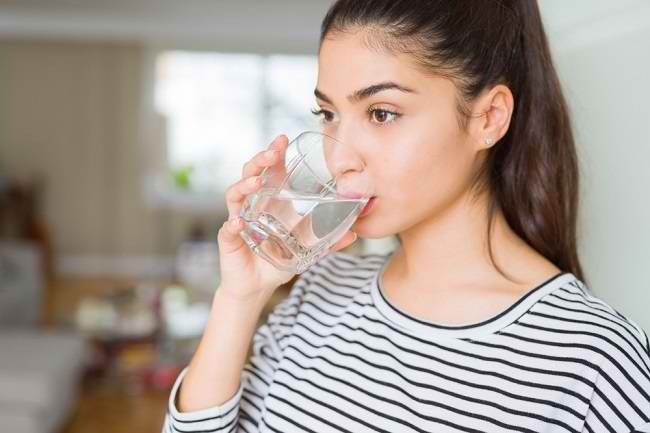 Menjaga Hidrasi Yang Baik Dengan Memperbanyak Minum Air Puti