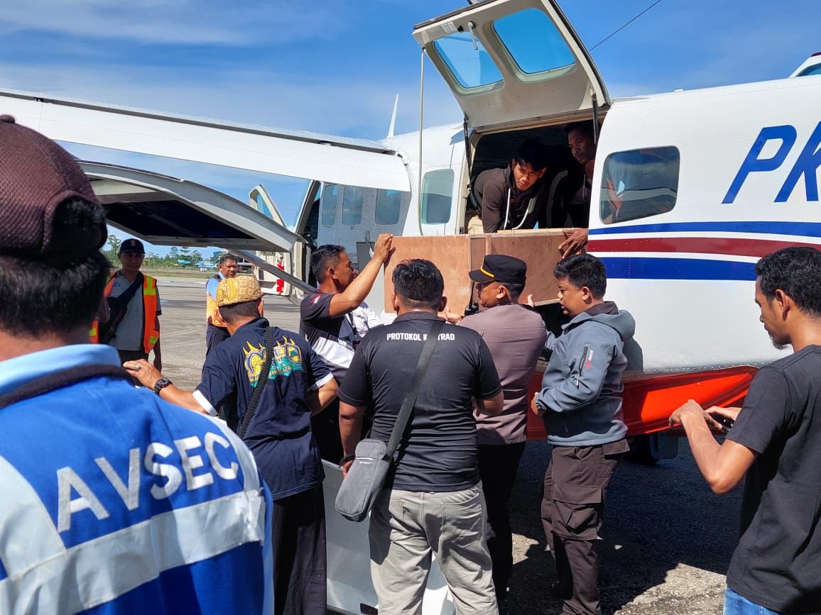 Polisi Evakuasi Jenazah Tukang Ojek Korban Penembakan OTK
