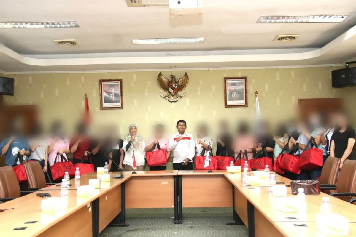 18-indonesian-tppo-victims-in-singapore-receive-aid-package-from-womens-empowerment-and-child-protection-ministry-2