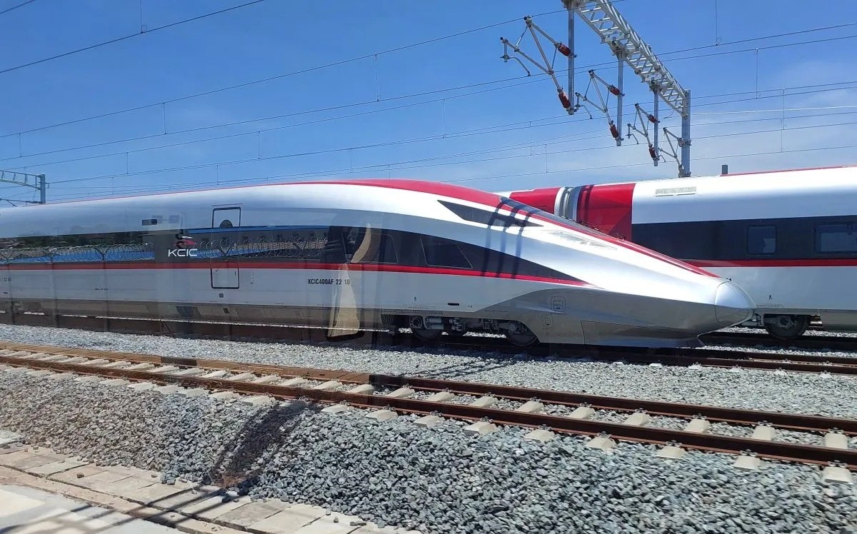 Ministry of Transportation Issues Operating Permit for Jakarta-Bandung High-Speed Train