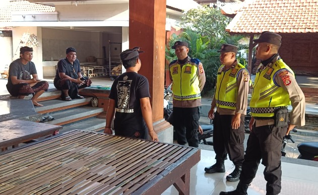 police-patrol-and-visits-community-around-bali-in-effort-to-secure-ais-forum-summit