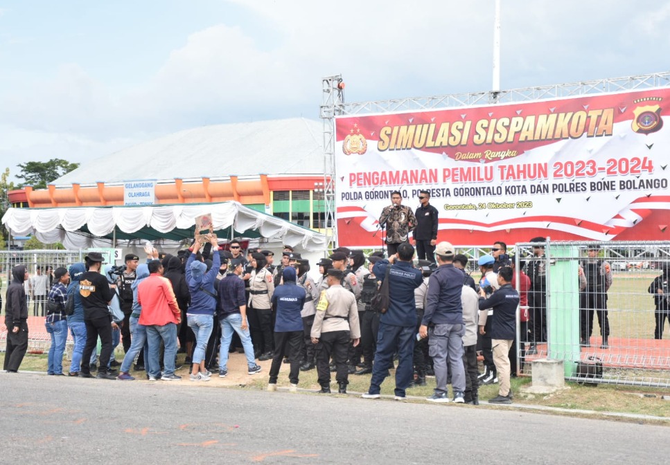 gorontalo-police-holds-security-simulation-for-2024-elections