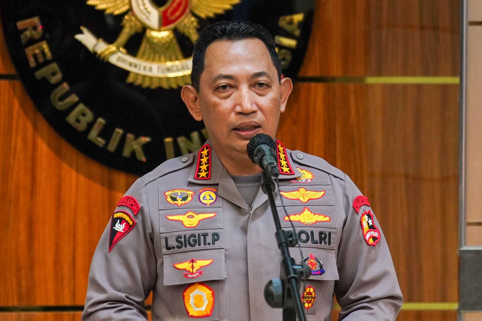 inp-chief-boosts-inp-trust-to-76-4-ears-student-applause