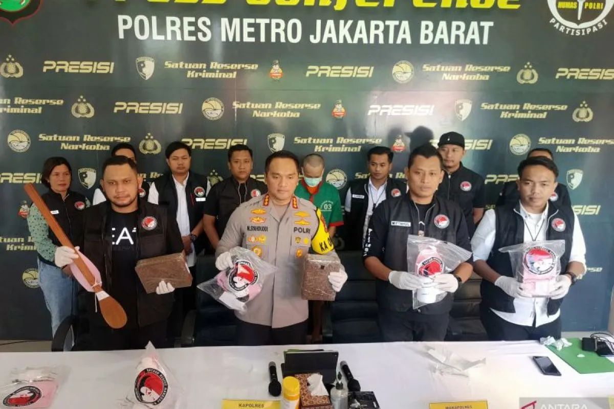 police-raid-drug-manufacture-in-cengkareng-west-jakarta