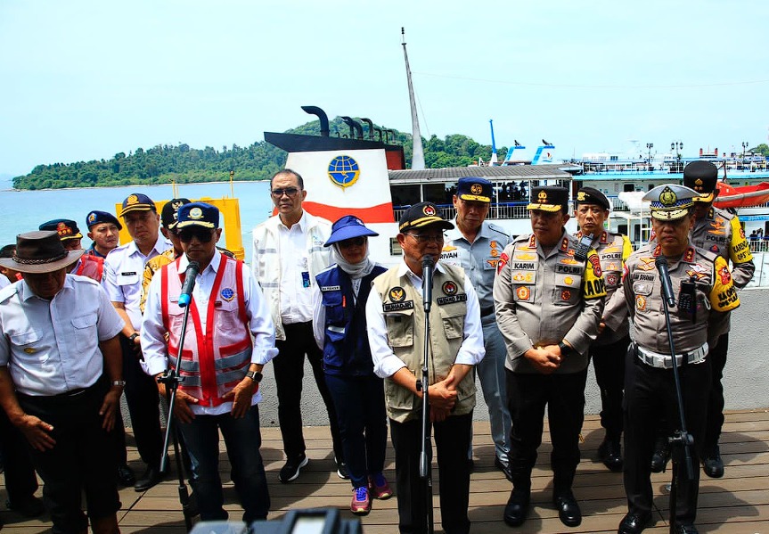 Menko PMK Didampingi Mentri Perhubungan dan Kakorlantas Tinjau Kesiapan Pelabuhan Penyeberangan Merak ... - TribrataNews | POLRI