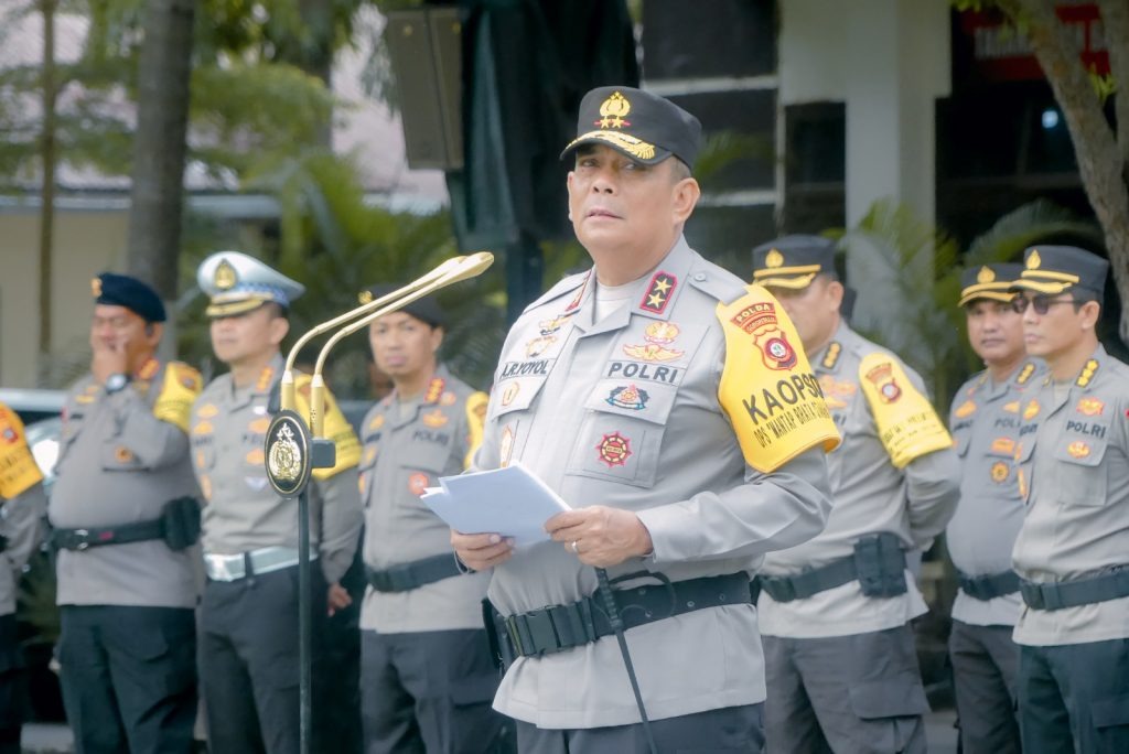 Gorontalo Police Chief Encourages Officers during National Awareness Ceremony