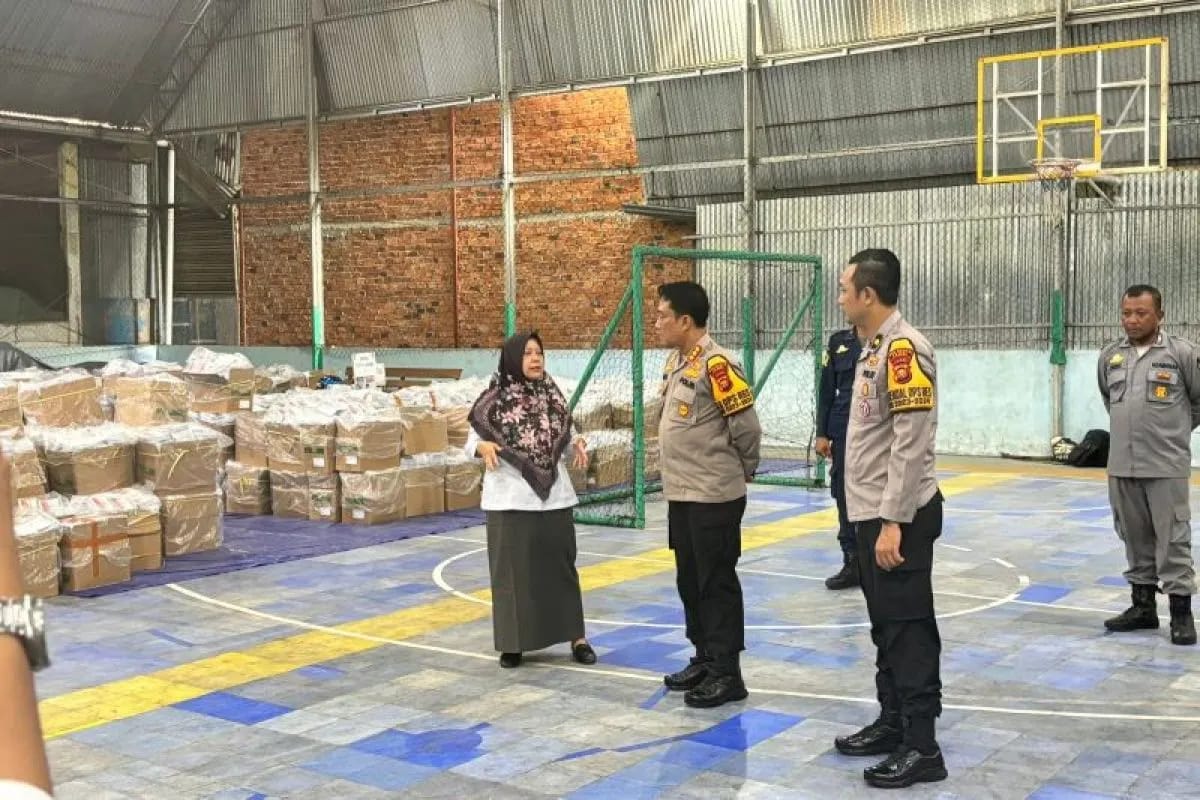 Jambi Police Chief Inspects 2024 Election Ballots