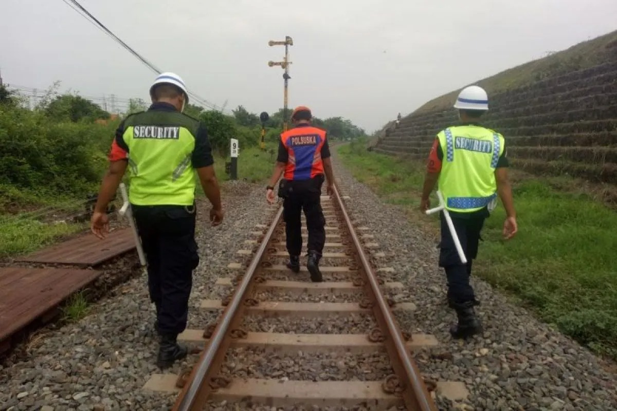 kai-reminds-people-to-avoid-doing-activities-near-railways