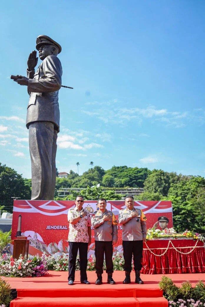 inspired-by-his-example-central-java-regional-police-erects-hoegeng-statue