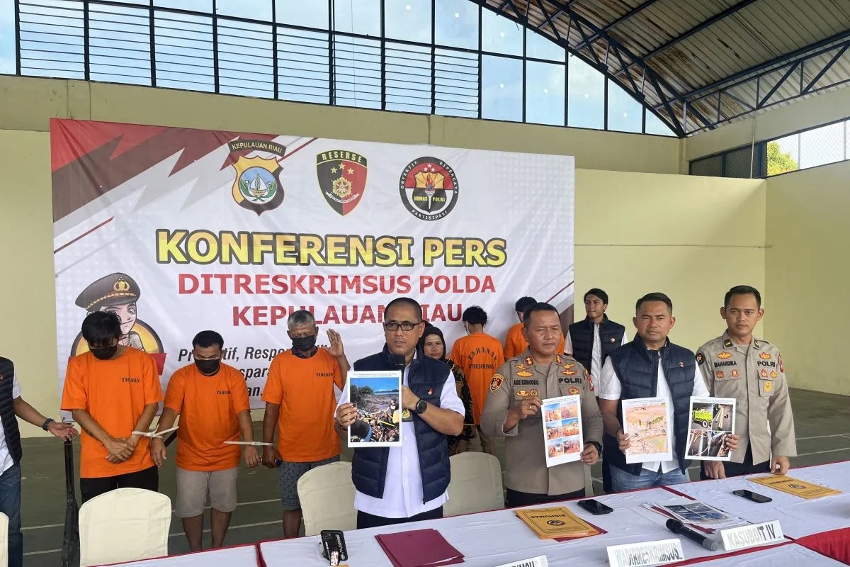 riau-island-regional-police-reveals-illegal-sand-mining