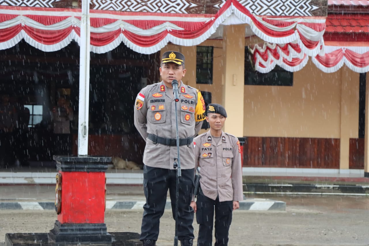 bintang-mountains-police-chief-leads-final-security-check