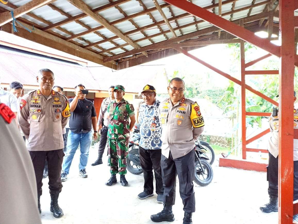 west-papua-regional-police-chief-ensures-safe-ballots-distribution-to-district-office