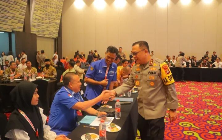 lampung-regional-police-chief-attends-the-vote-recapitulation-open-plenary-session