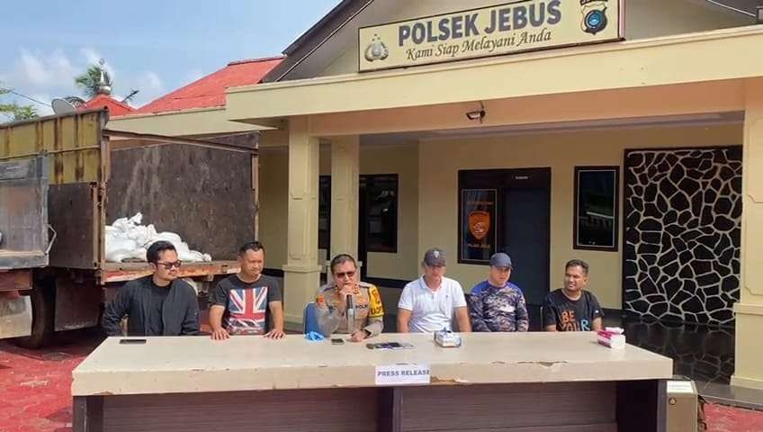 police-seize-273-sacks-of-smuggled-tin-in-west-bangka