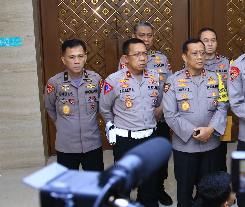 the-truck-driver-who-crashed-the-halim-main-toll-gate-has-been-named-as-suspect