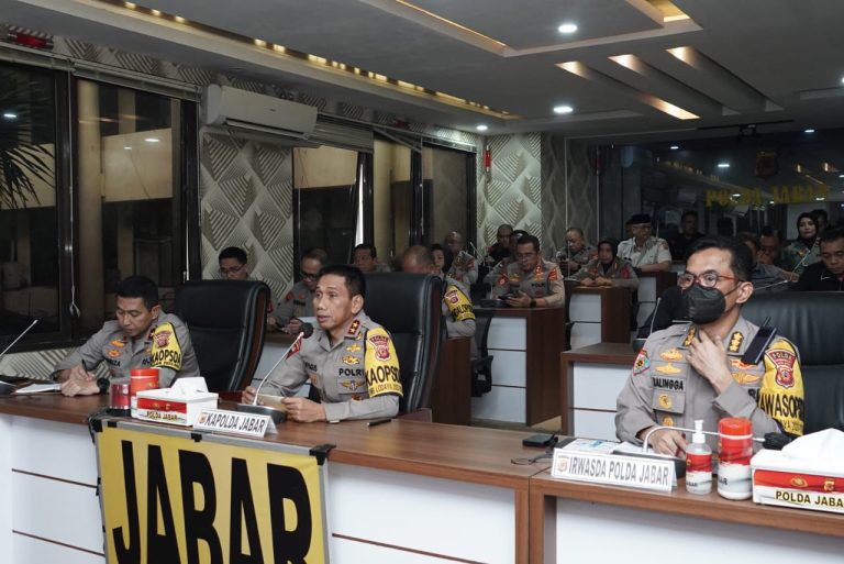 West Java Police Chief Leads 2024 Ketupat Lodaya Operation Drill