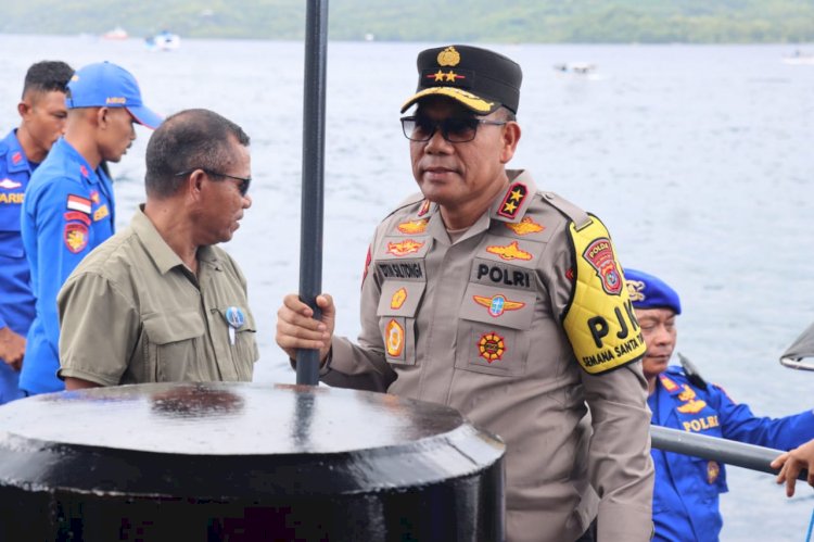 Kapolda NTT Pantau Langsung Pengamanan Prosesi Laut Anta Tuan di Kapela Tuan Meninu Larantuka