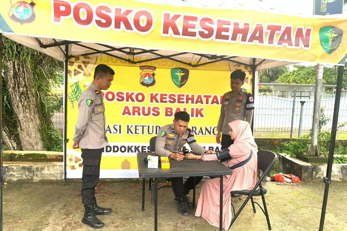 Arus Balik Lebaran, Biddokkes Polda Sulbar Cek Kesehatan Sopir dan Penumpang