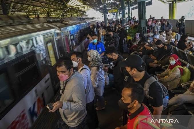 Kemenhub Catat 1,2 Juta Orang Gunakan Transportasi Publik saat Arus Balik Lebaran