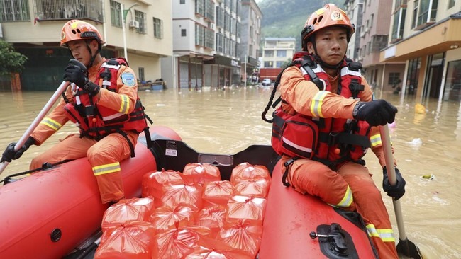 China Mengeluarkan Peringan Hujan Badai Tingksy Tertinggi Usai Banjir Besar