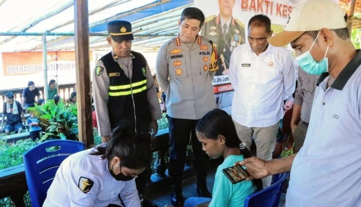 Wujud Kepedulian, Polri Laksanakan Bakti Kesehatan di Pulau Haruku