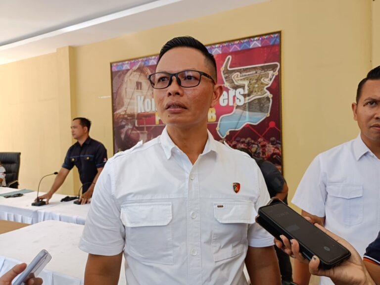 police-look-secures-suspect-allegedly-embezzled-electronic-items