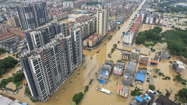 China Dilanda Banjir Bandang, Puluhan Ribu Warga Satu Kota Mengungsi