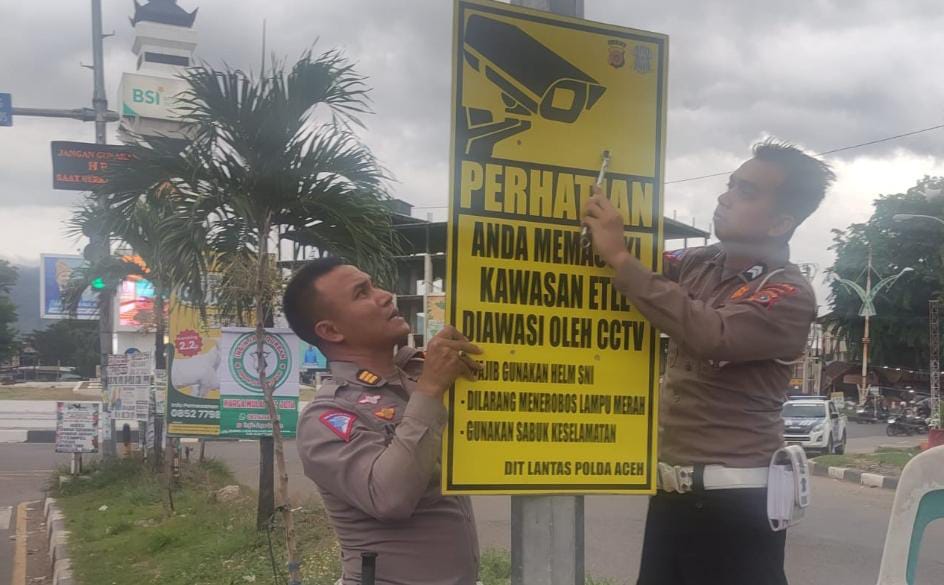 Ditlantas Polda Aceh Pasang Papan Rambu Peringatan ETLE