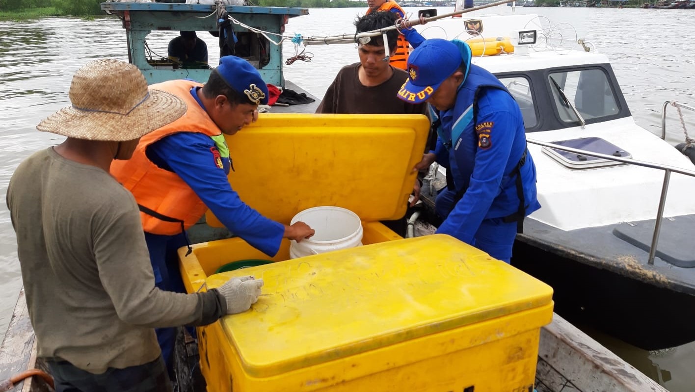 preventing-smuggling-through-water-police-patrol-tanjungbalai-waters