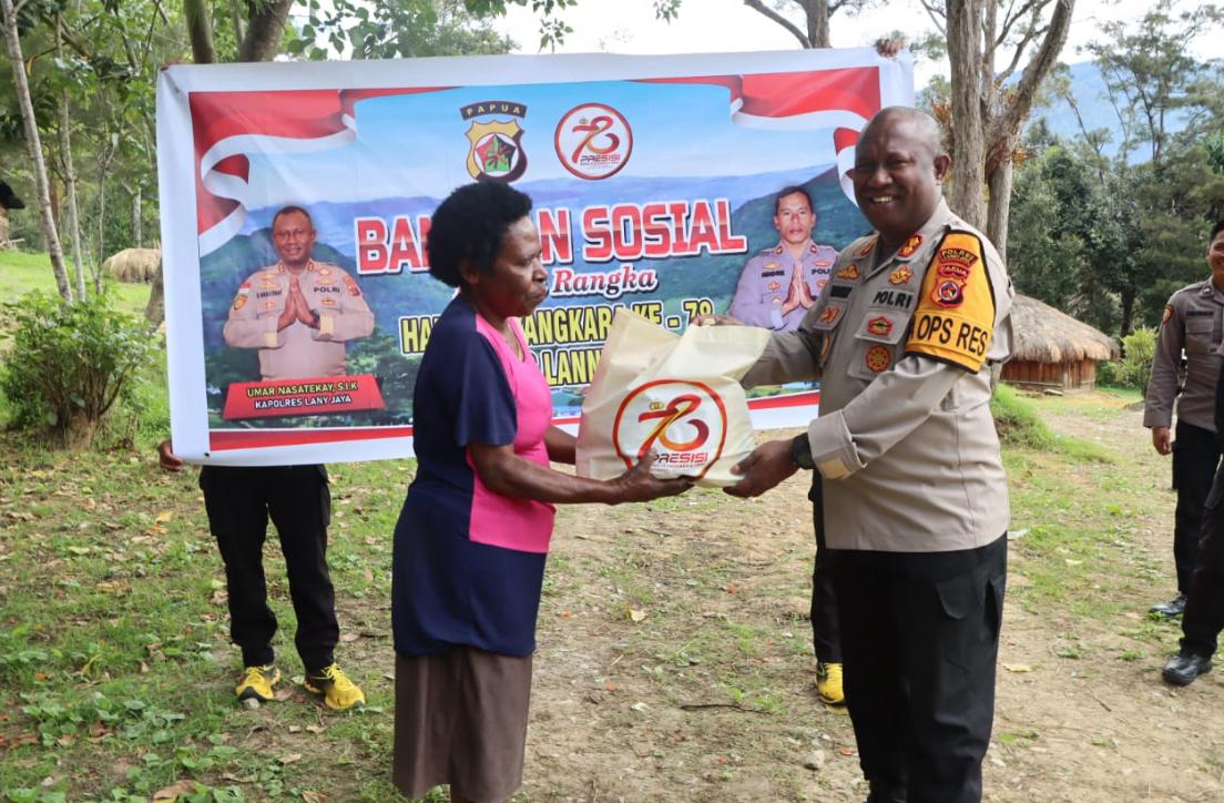 Peringati HUT Bhayangkara ke-78, Polres Lanny Jaya Laksanakan Pembagian Sembako