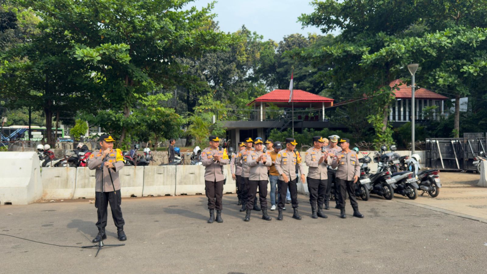 Demo Buruh di Patung Kuda, Ribuan Personel Dikerahkan