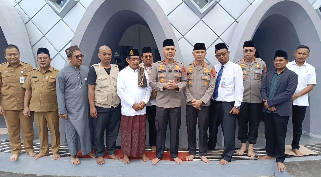 Kapolda Babel Laksanakan Safari Dzuhur ke Masjid Qubah Timah