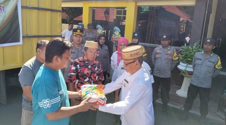Kapolres Bone Bolango Terima Kunjungan dan Penyerahan Simbolis Bibit Jagung Oleh Bupati Bone Bolango Kepada Masyarakat