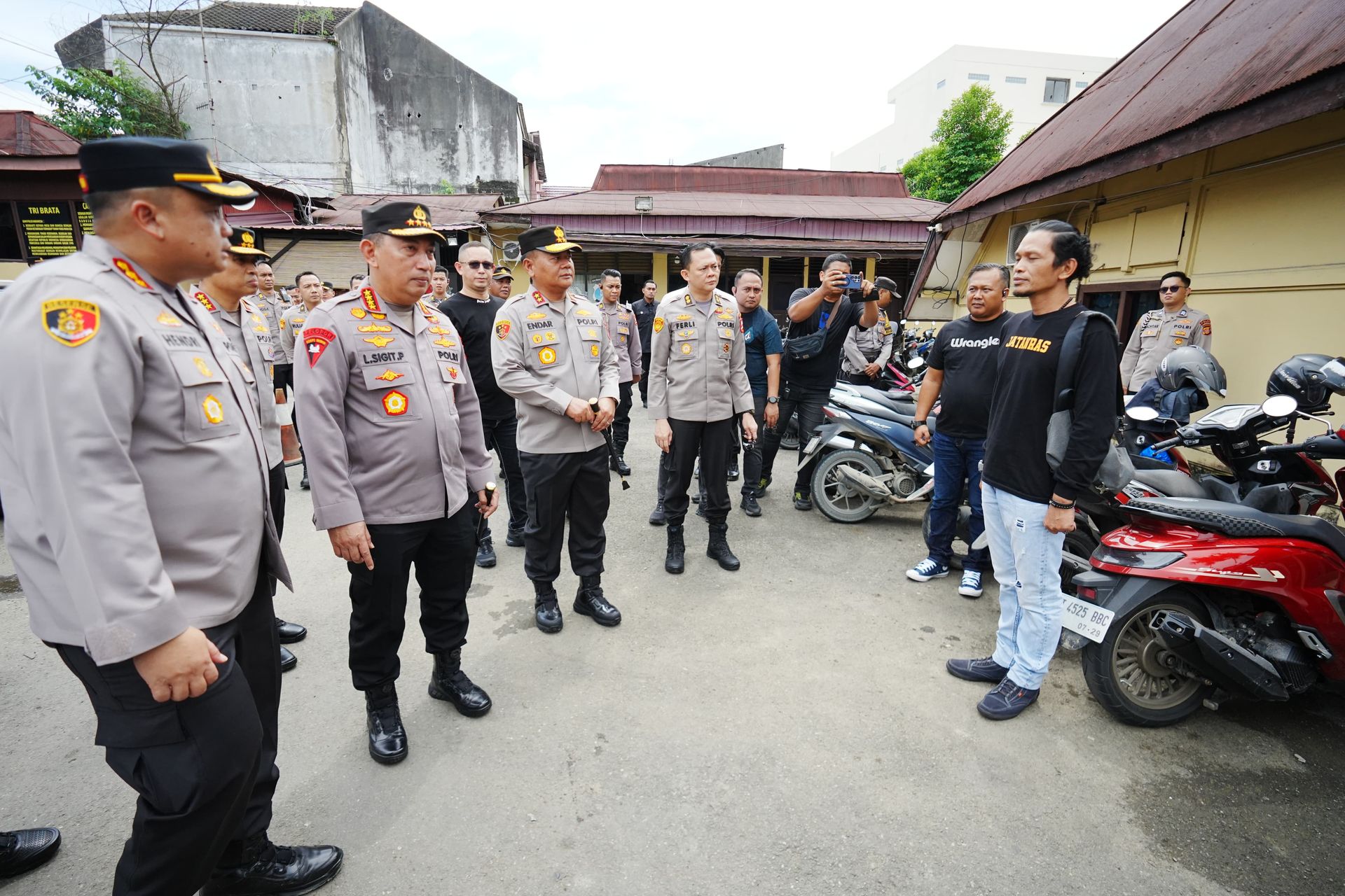 Sidak Polsek Samarinda Kota, Kapolri Tekankan Berantas Premanisme-Optimalkan Pelayanan