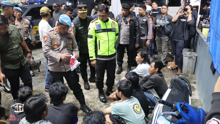 Polisi Ringkus 37 Anggota Ormas yang Memalak Pedagang di Ciledug