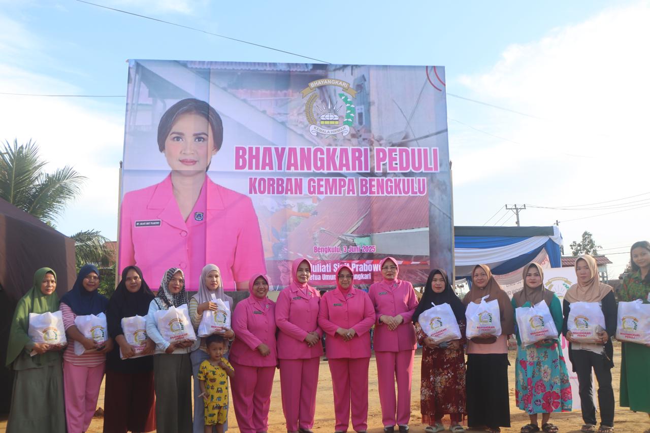 Ketua Bhayangkari Daerah Bengkulu Salurkan Bantuan Kemanusiaan bagi Korban Gempa