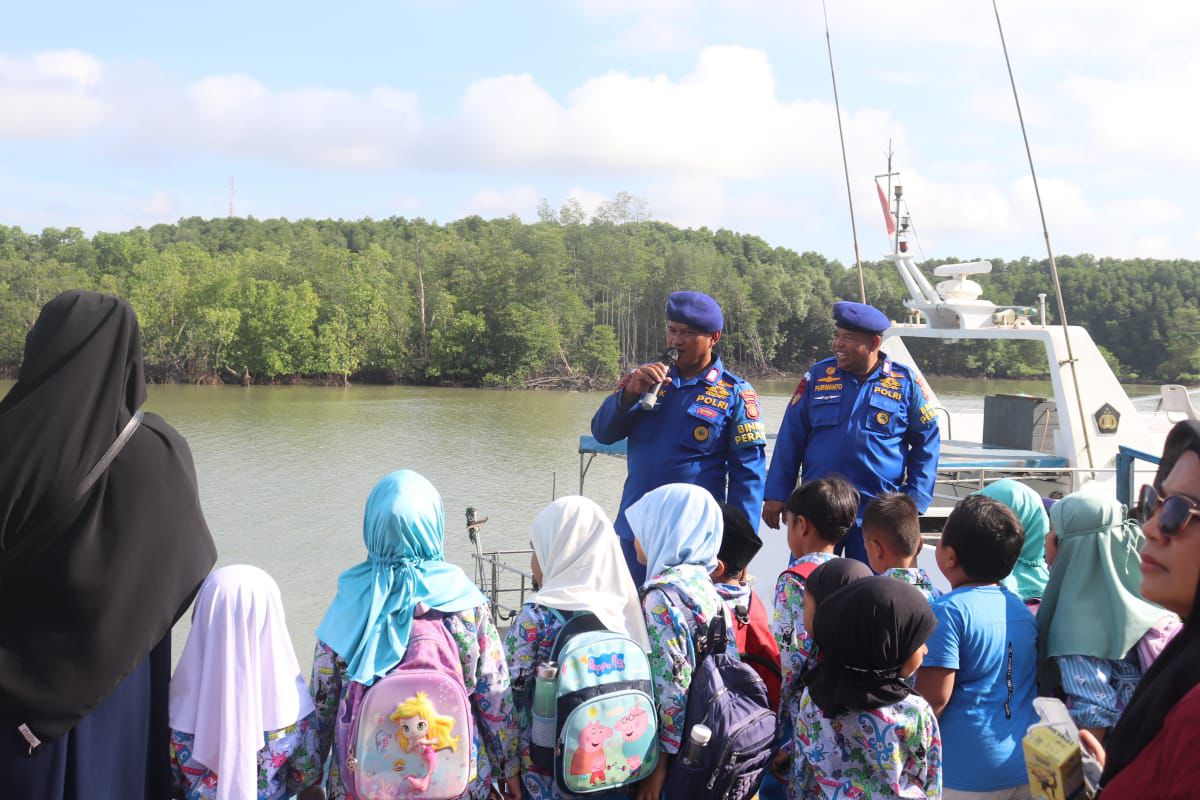 Mengenalkan Dunia Kepolisian Air, Ditpolairud Polda Kaltim Terima Kunjungan Belajar dari SKB Balikpapan Barat