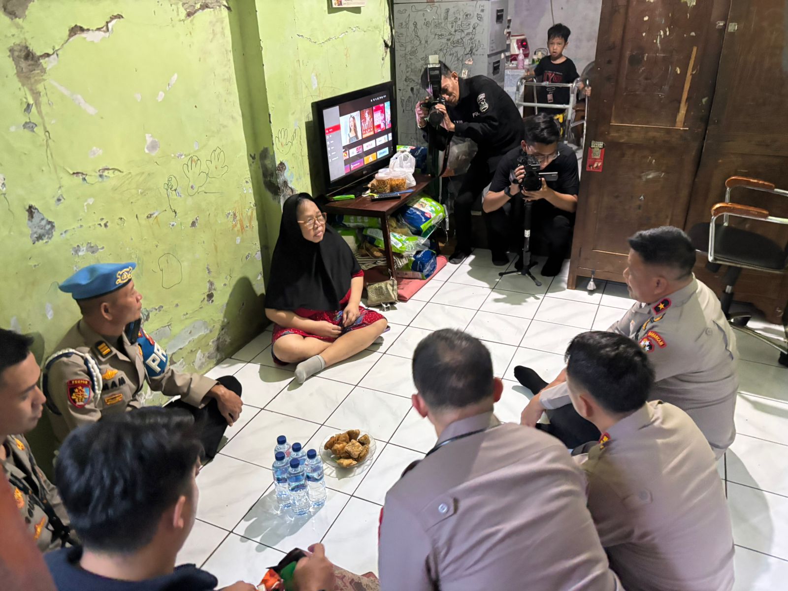 Dalam Rangka HUT Bhayangkara ke-79, Bintra Gelar Anjangsana Kunjungi Pangda Sri Suwarni