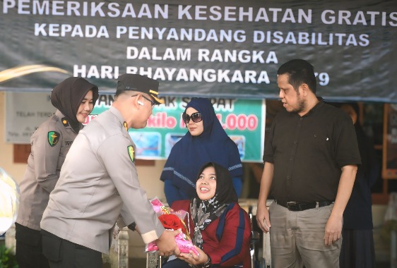 Sambut Hari Bhayangkara ke-79, Polda Aceh Gelar Layanan Kesehatan Gratis bagi Disabilitas hingga Lansia